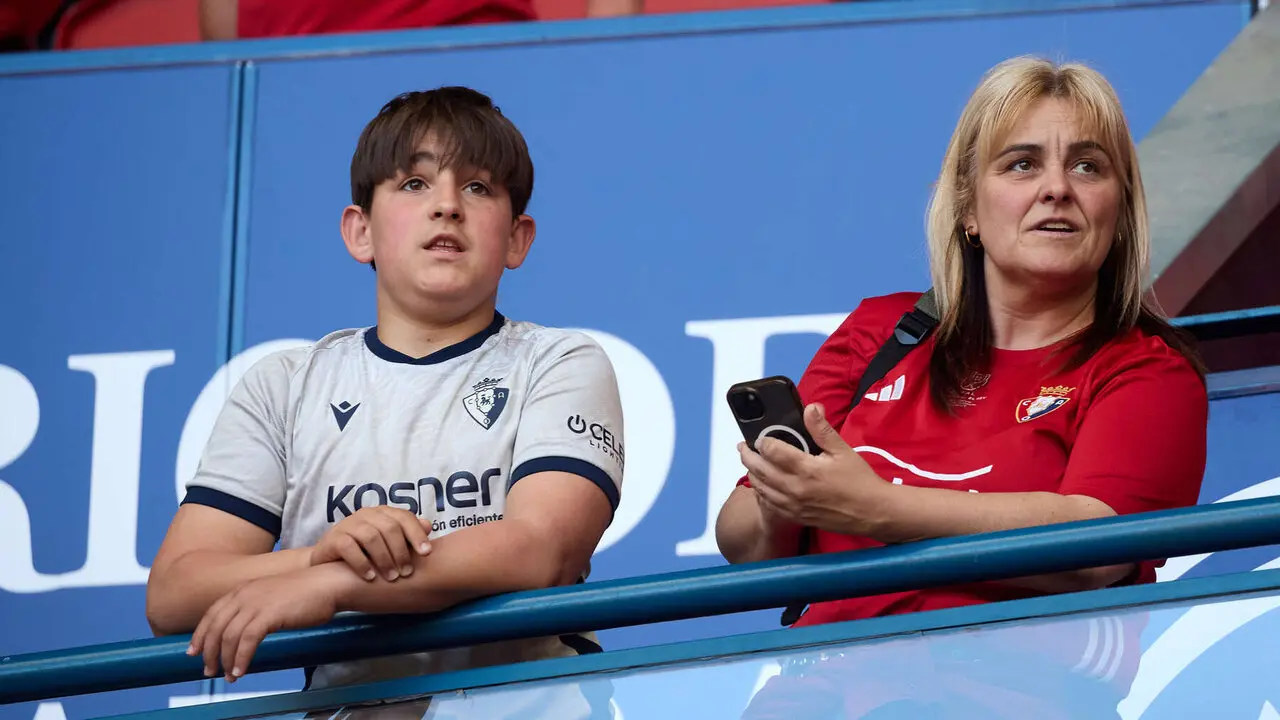 La grada del estadio de El Sadar durante el partido de La Liga EA Sports entre CA Osasuna y Sevilla FC disputado en Pamplona. I&Ntilde;IGO ALZUGARAY
