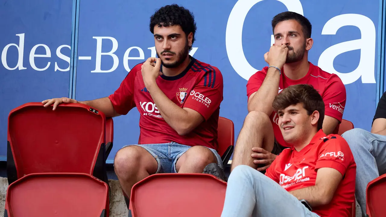 La grada del estadio de El Sadar durante el partido de La Liga EA Sports entre CA Osasuna y Sevilla FC disputado en Pamplona. I&Ntilde;IGO ALZUGARAY