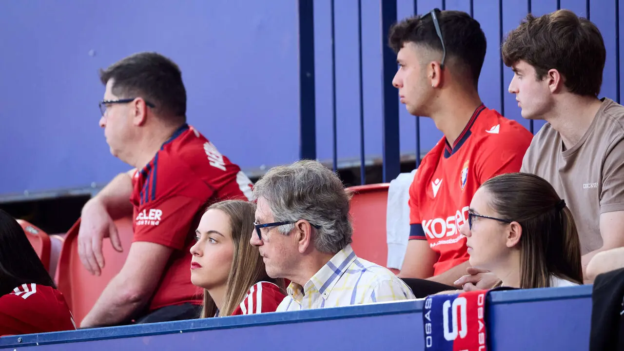 La grada del estadio de El Sadar durante el partido de La Liga EA Sports entre CA Osasuna y Sevilla FC disputado en Pamplona. I&Ntilde;IGO ALZUGARAY