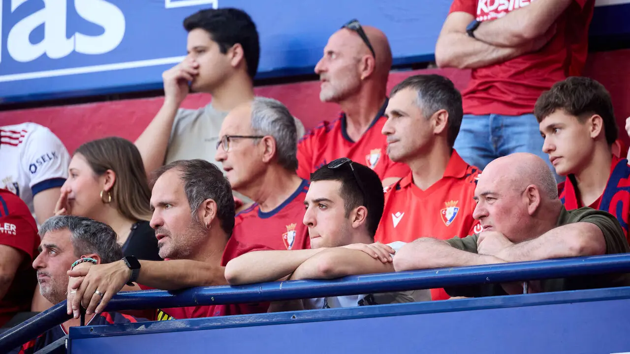 La grada del estadio de El Sadar durante el partido de La Liga EA Sports entre CA Osasuna y Sevilla FC disputado en Pamplona. I&Ntilde;IGO ALZUGARAY