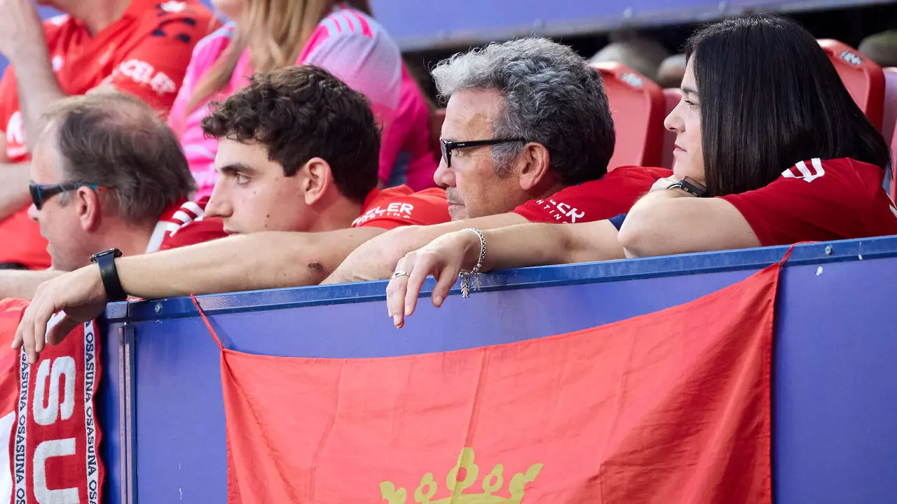 La grada del estadio de El Sadar durante el partido de La Liga EA Sports entre CA Osasuna y Sevilla FC disputado en Pamplona. I&Ntilde;IGO ALZUGARAY