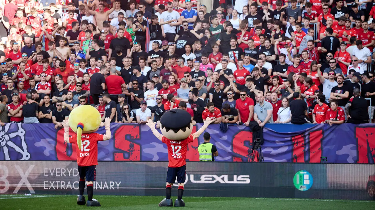 La grada del estadio de El Sadar durante el partido de La Liga EA Sports entre CA Osasuna y Sevilla FC disputado en Pamplona. I&Ntilde;IGO ALZUGARAY