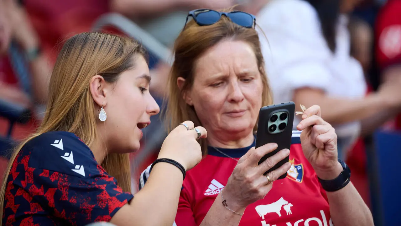 La grada del estadio de El Sadar durante el partido de La Liga EA Sports entre CA Osasuna y Sevilla FC disputado en Pamplona. I&Ntilde;IGO ALZUGARAY