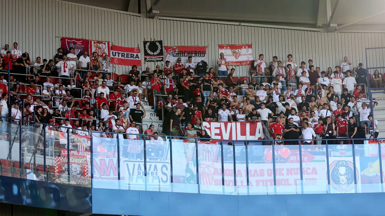 La grada del estadio de El Sadar durante el partido de La Liga EA Sports entre CA Osasuna y Sevilla FC disputado en Pamplona. I&Ntilde;IGO ALZUGARAY