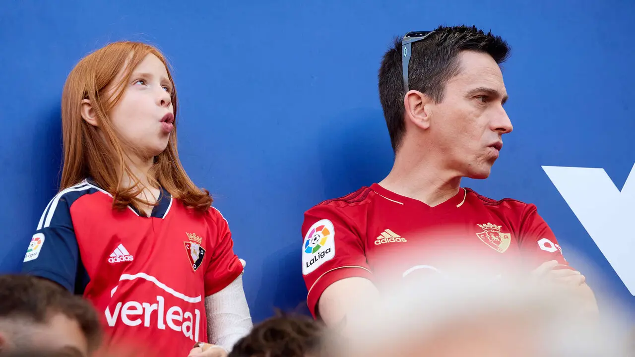 La grada del estadio de El Sadar durante el partido de La Liga EA Sports entre CA Osasuna y Sevilla FC disputado en Pamplona. I&Ntilde;IGO ALZUGARAY