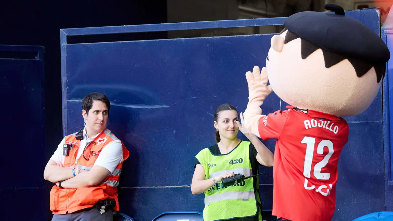 La grada del estadio de El Sadar durante el partido de La Liga EA Sports entre CA Osasuna y Sevilla FC disputado en Pamplona. I&Ntilde;IGO ALZUGARAY