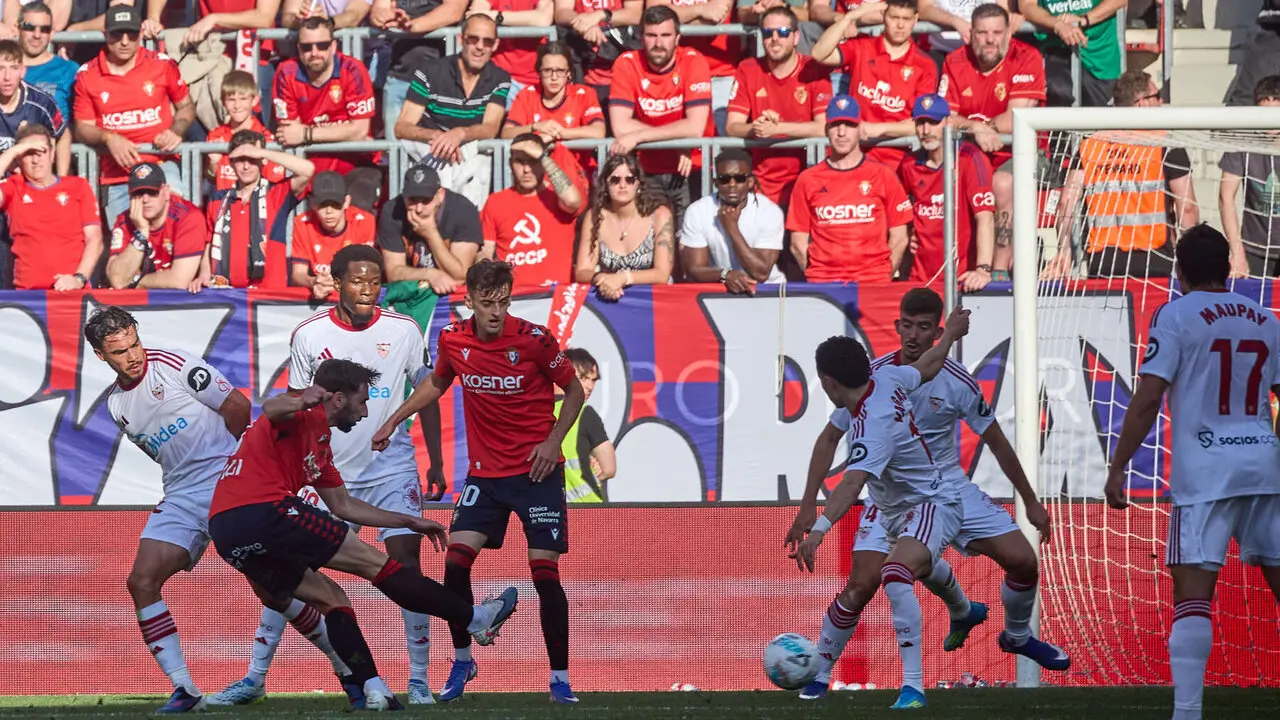 Partido de La Liga EA Sports entre CA Osasuna y Sevilla FC disputado en el estadio de El Sadar en Pamplona. I&Ntilde;IGO ALZUGARAY