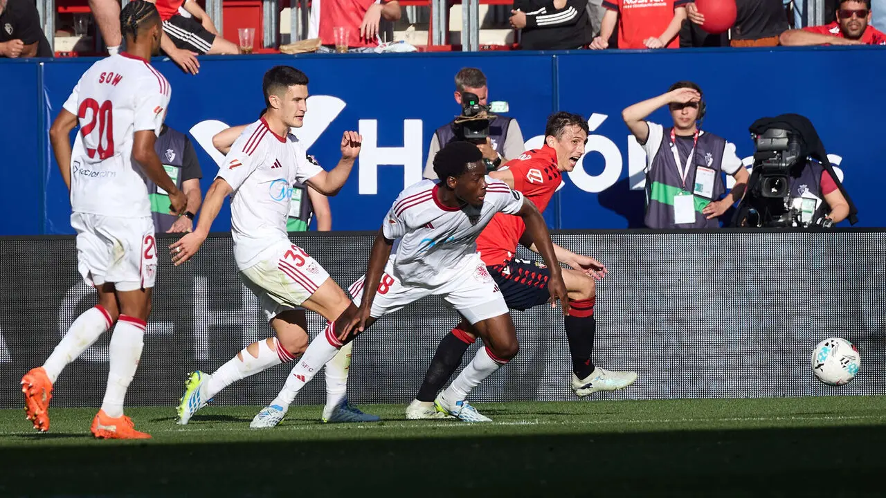 Partido de La Liga EA Sports entre CA Osasuna y Sevilla FC disputado en el estadio de El Sadar en Pamplona. I&Ntilde;IGO ALZUGARAY