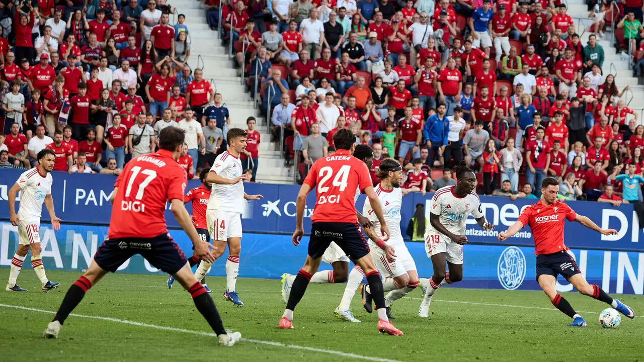 Partido de La Liga EA Sports entre CA Osasuna y Sevilla FC disputado en el estadio de El Sadar en Pamplona. I&Ntilde;IGO ALZUGARAY