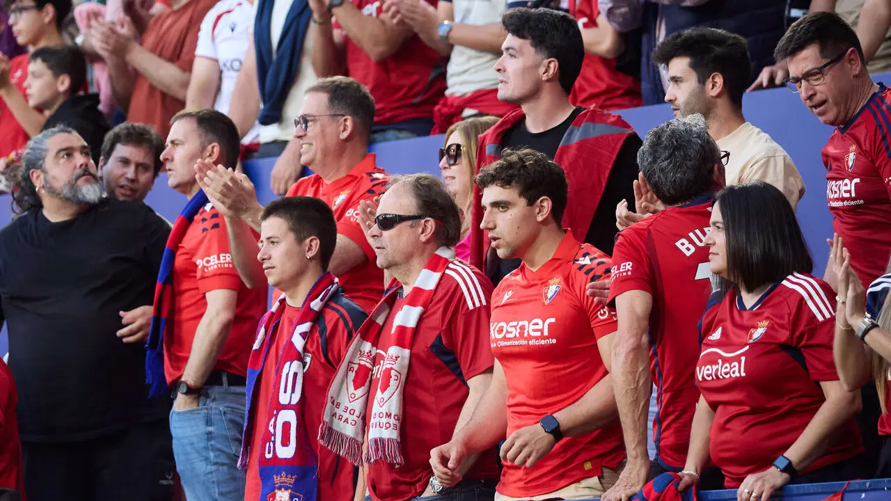 La grada del estadio de El Sadar durante el partido de La Liga EA Sports entre CA Osasuna y Sevilla FC disputado en Pamplona. I&Ntilde;IGO ALZUGARAY