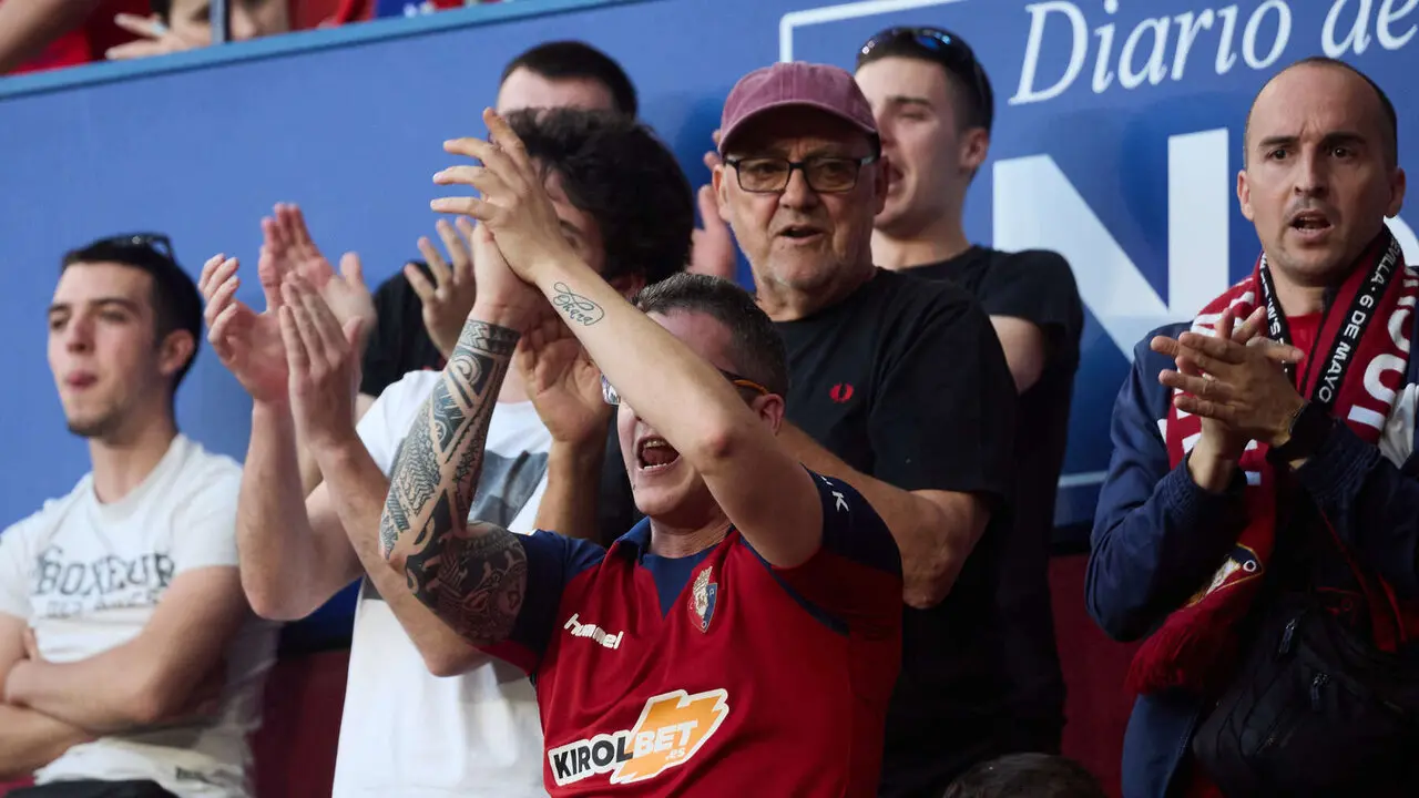 La grada del estadio de El Sadar durante el partido de La Liga EA Sports entre CA Osasuna y Sevilla FC disputado en Pamplona. I&Ntilde;IGO ALZUGARAY