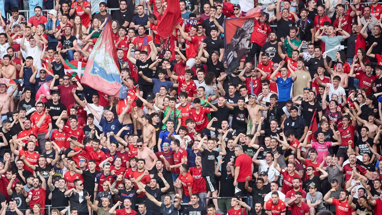 La grada del estadio de El Sadar durante el partido de La Liga EA Sports entre CA Osasuna y Sevilla FC disputado en Pamplona. I&Ntilde;IGO ALZUGARAY