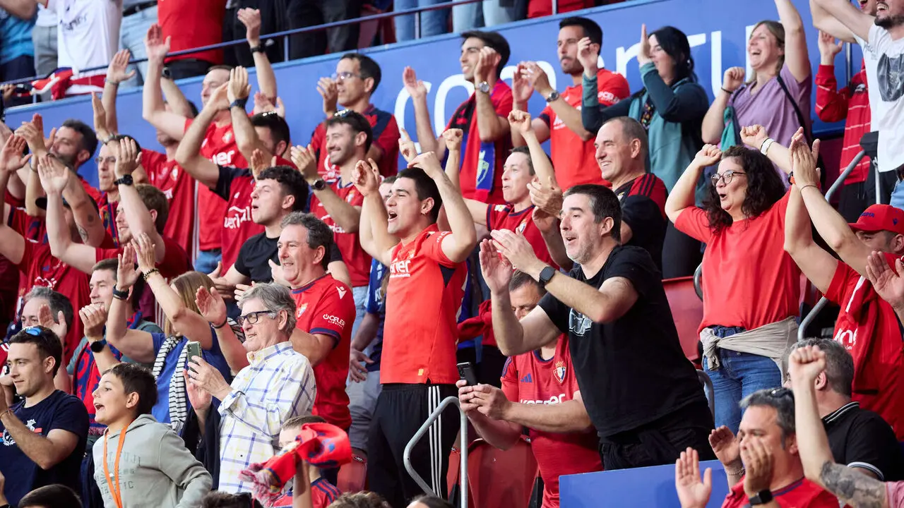 La grada del estadio de El Sadar durante el partido de La Liga EA Sports entre CA Osasuna y Sevilla FC disputado en Pamplona. I&Ntilde;IGO ALZUGARAY