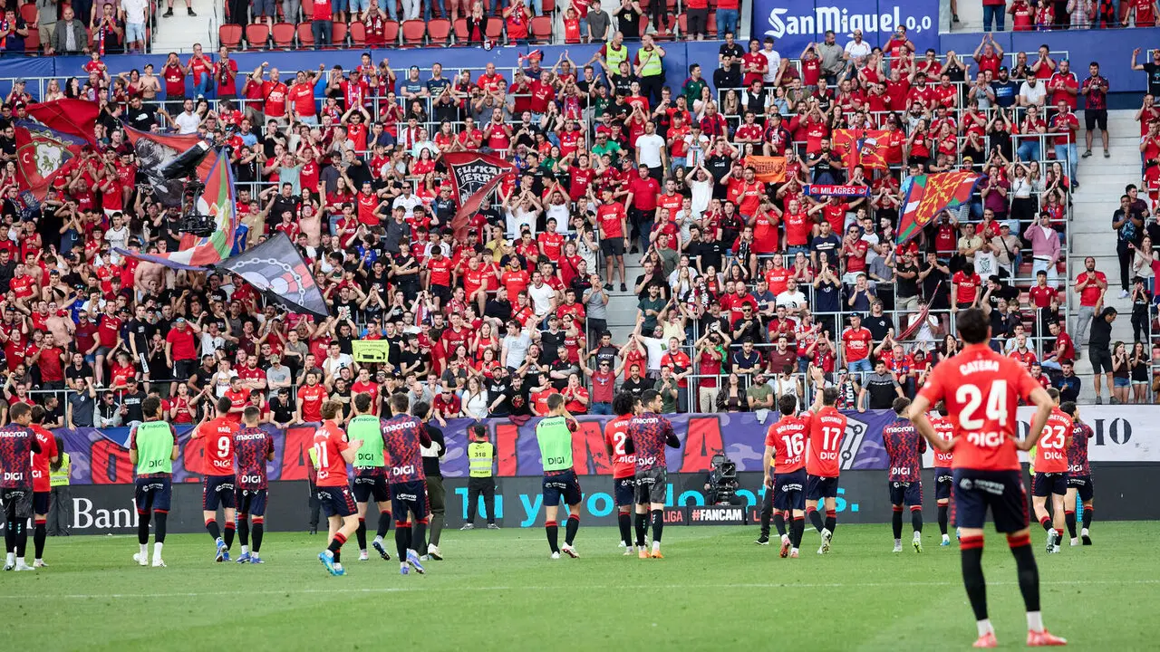 La grada del estadio de El Sadar durante el partido de La Liga EA Sports entre CA Osasuna y Sevilla FC disputado en Pamplona. I&Ntilde;IGO ALZUGARAY