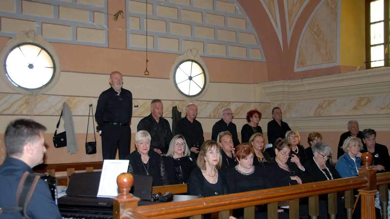 Caparroso celebra San Marcos con romer&iacute;a, reparto de 3.500 raciones de pan y queso y el popular Sotifest en El Sotillo. AMAYA LUQUI