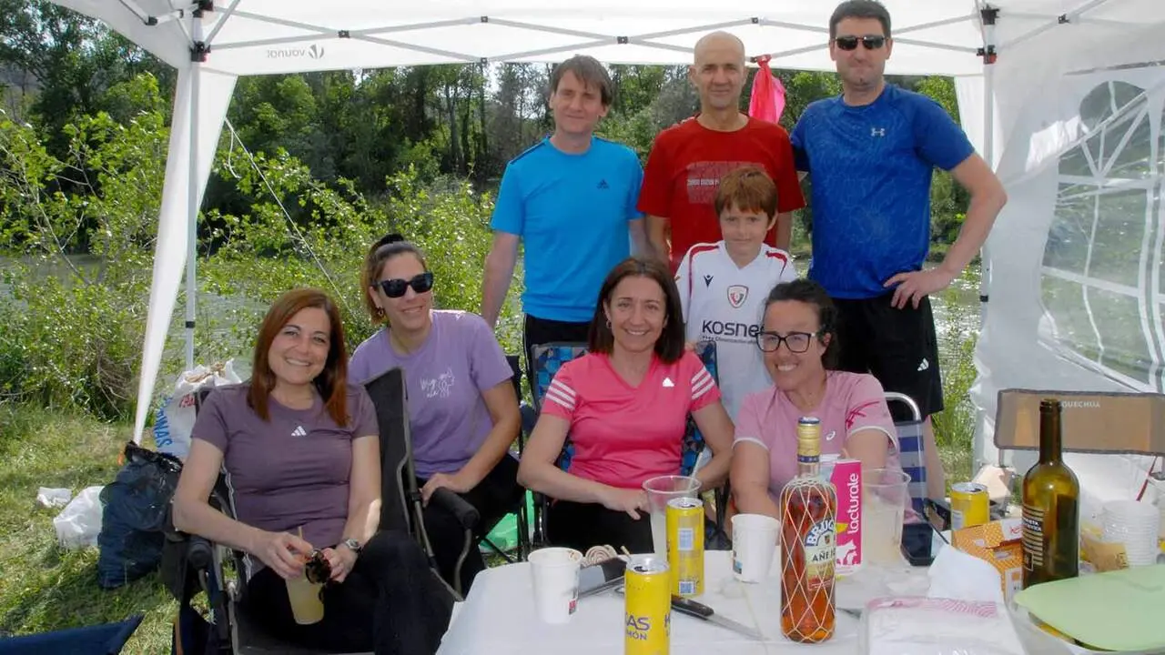 Caparroso celebra San Marcos con romer&iacute;a, reparto de 3.500 raciones de pan y queso y el popular Sotifest en El Sotillo. AMAYA LUQUI