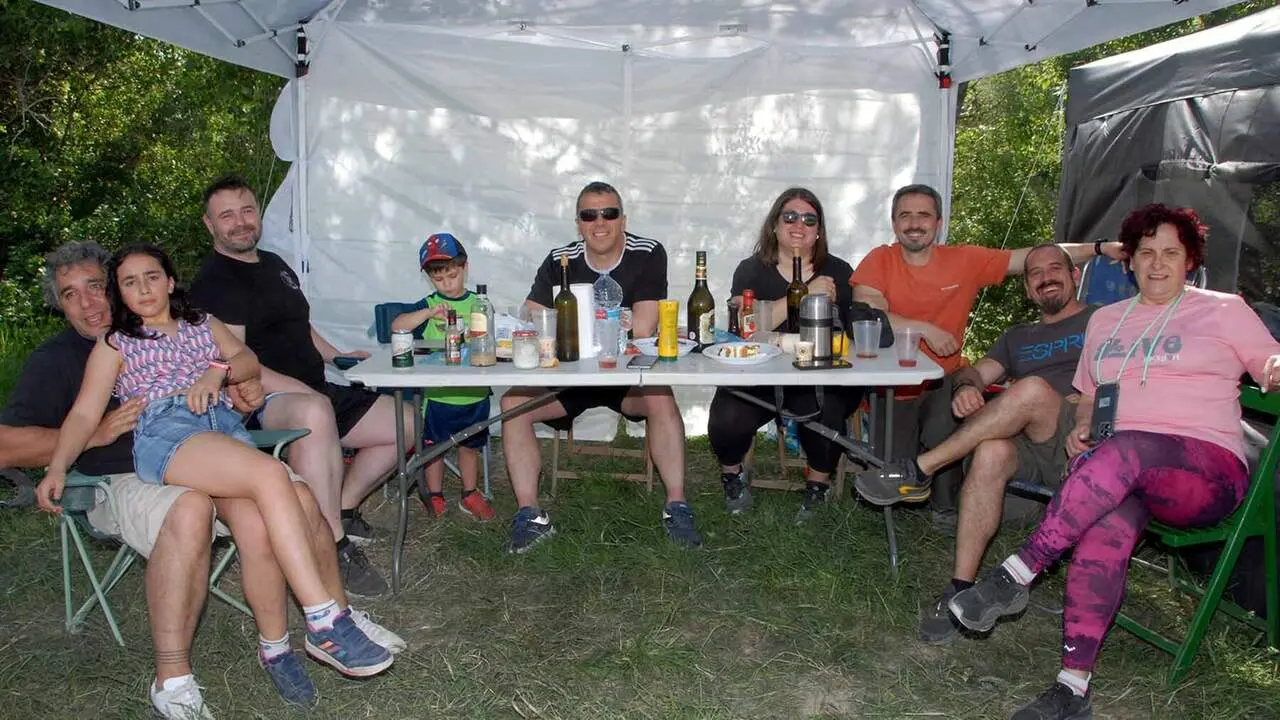 Caparroso celebra San Marcos con romer&iacute;a, reparto de 3.500 raciones de pan y queso y el popular Sotifest en El Sotillo. AMAYA LUQUI