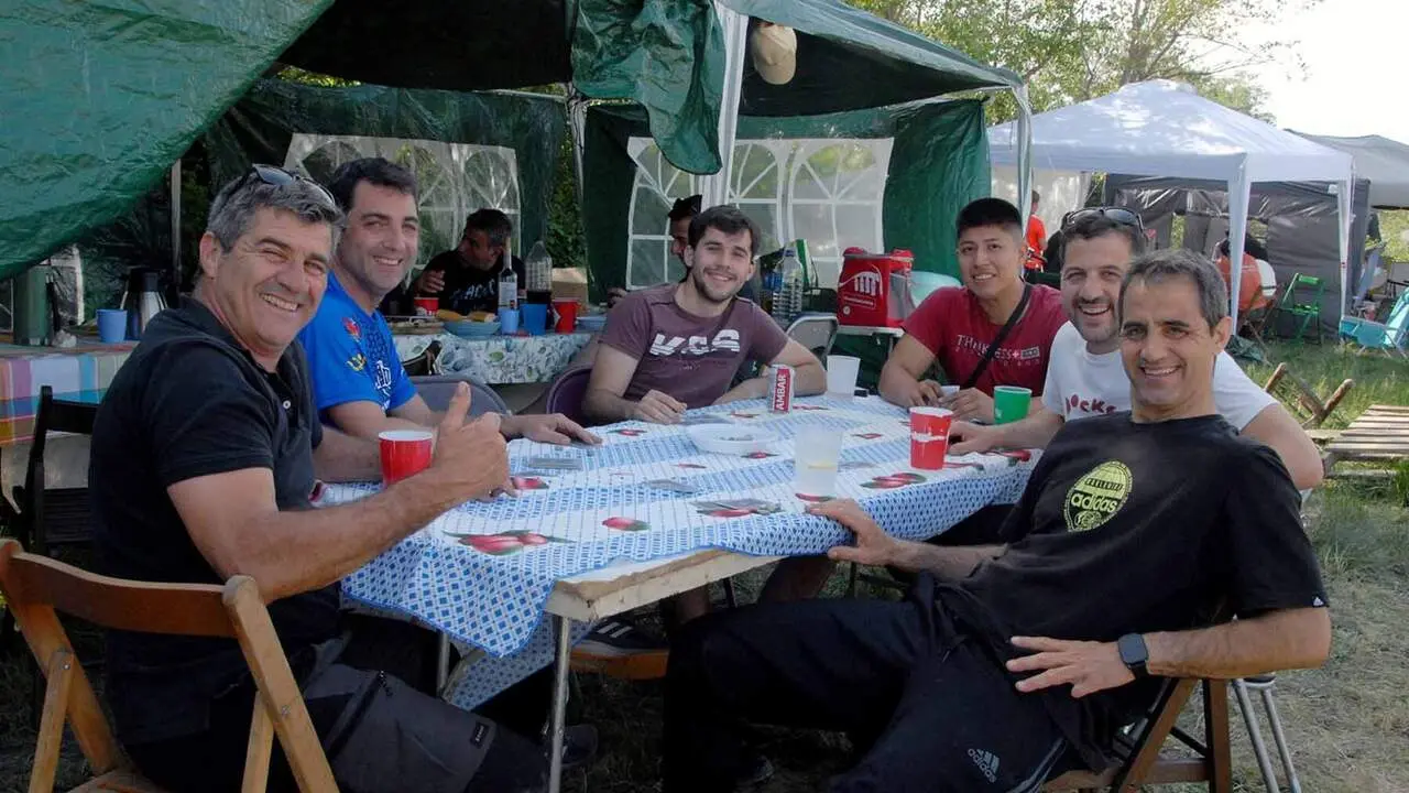 Caparroso celebra San Marcos con romer&iacute;a, reparto de 3.500 raciones de pan y queso y el popular Sotifest en El Sotillo. AMAYA LUQUI