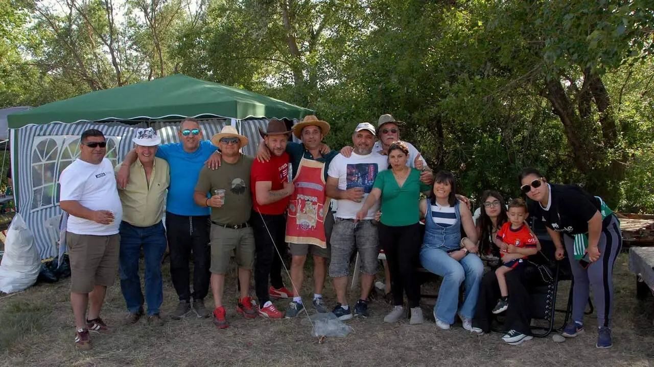 Caparroso celebra San Marcos con romer&iacute;a, reparto de 3.500 raciones de pan y queso y el popular Sotifest en El Sotillo. AMAYA LUQUI