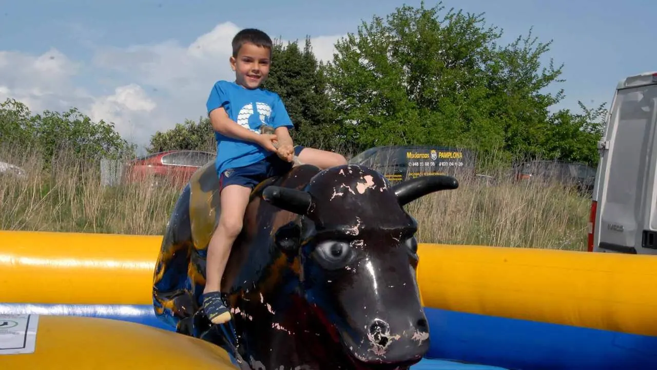 Caparroso celebra San Marcos con romer&iacute;a, reparto de 3.500 raciones de pan y queso y el popular Sotifest en El Sotillo. AMAYA LUQUI