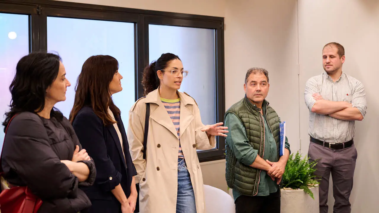 La Comisi&oacute;n de Presidencia del Ayuntamiento de Pamplona visita la Oficina de Turismo de la calle San Saturnino, donde desde principios de a&ntilde;o se est&aacute;n llevando a cabo unas obras de reforma de su espacio interior. PABLO LASAOSA