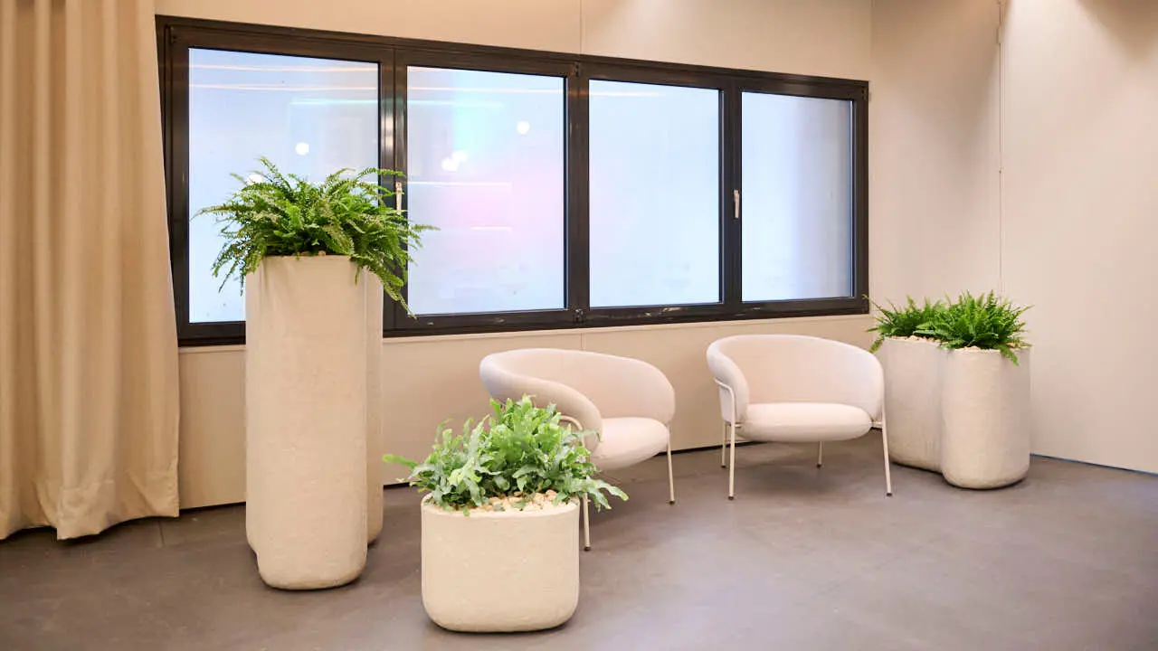 La Comisi&oacute;n de Presidencia del Ayuntamiento de Pamplona visita la Oficina de Turismo de la calle San Saturnino, donde desde principios de a&ntilde;o se est&aacute;n llevando a cabo unas obras de reforma de su espacio interior. PABLO LASAOSA