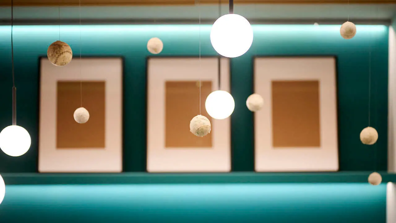 La Comisi&oacute;n de Presidencia del Ayuntamiento de Pamplona visita la Oficina de Turismo de la calle San Saturnino, donde desde principios de a&ntilde;o se est&aacute;n llevando a cabo unas obras de reforma de su espacio interior. PABLO LASAOSA