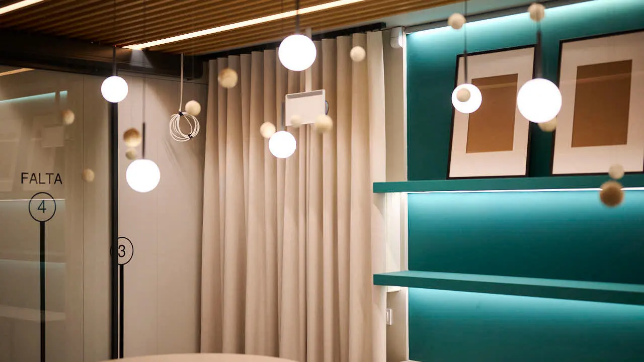 La Comisi&oacute;n de Presidencia del Ayuntamiento de Pamplona visita la Oficina de Turismo de la calle San Saturnino, donde desde principios de a&ntilde;o se est&aacute;n llevando a cabo unas obras de reforma de su espacio interior. PABLO LASAOSA