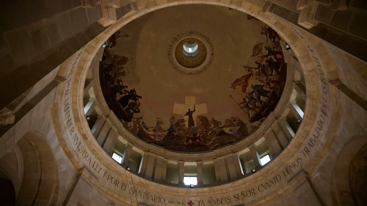 La Gerencia y la Comisi&oacute;n de Urbanismo visitan el Monumento a los Ca&iacute;dos. PABLO LASAOSA