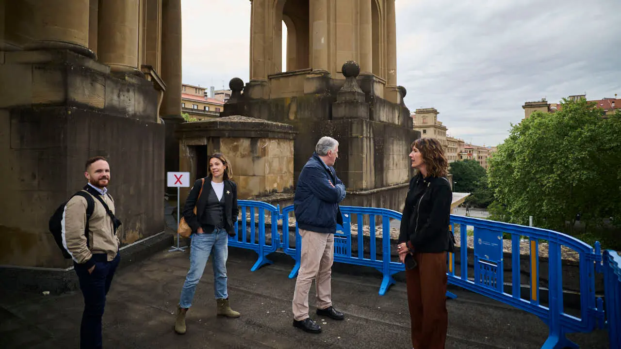 La Gerencia y la Comisi&oacute;n de Urbanismo visitan el Monumento a los Ca&iacute;dos. PABLO LASAOSA