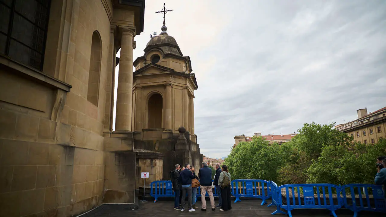 La Gerencia y la Comisi&oacute;n de Urbanismo visitan el Monumento a los Ca&iacute;dos. PABLO LASAOSA