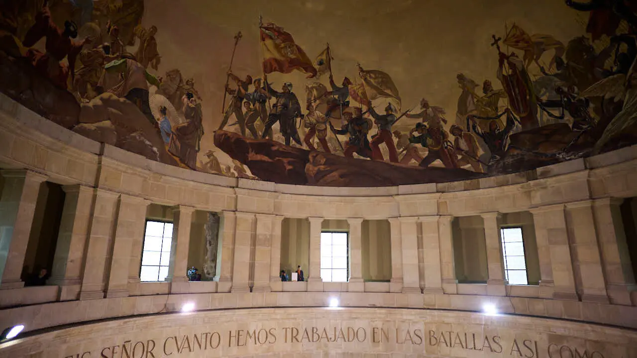 La Gerencia y la Comisi&oacute;n de Urbanismo visitan el Monumento a los Ca&iacute;dos. PABLO LASAOSA