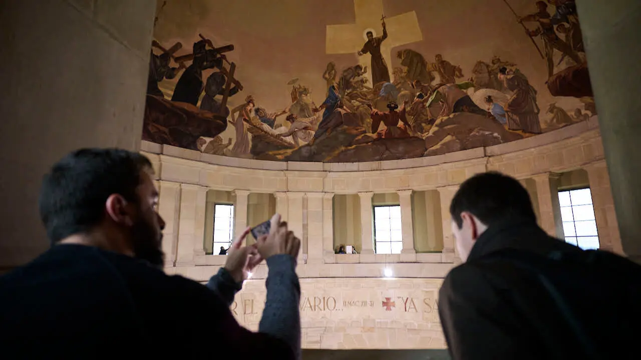 La Gerencia y la Comisi&oacute;n de Urbanismo visitan el Monumento a los Ca&iacute;dos. PABLO LASAOSA