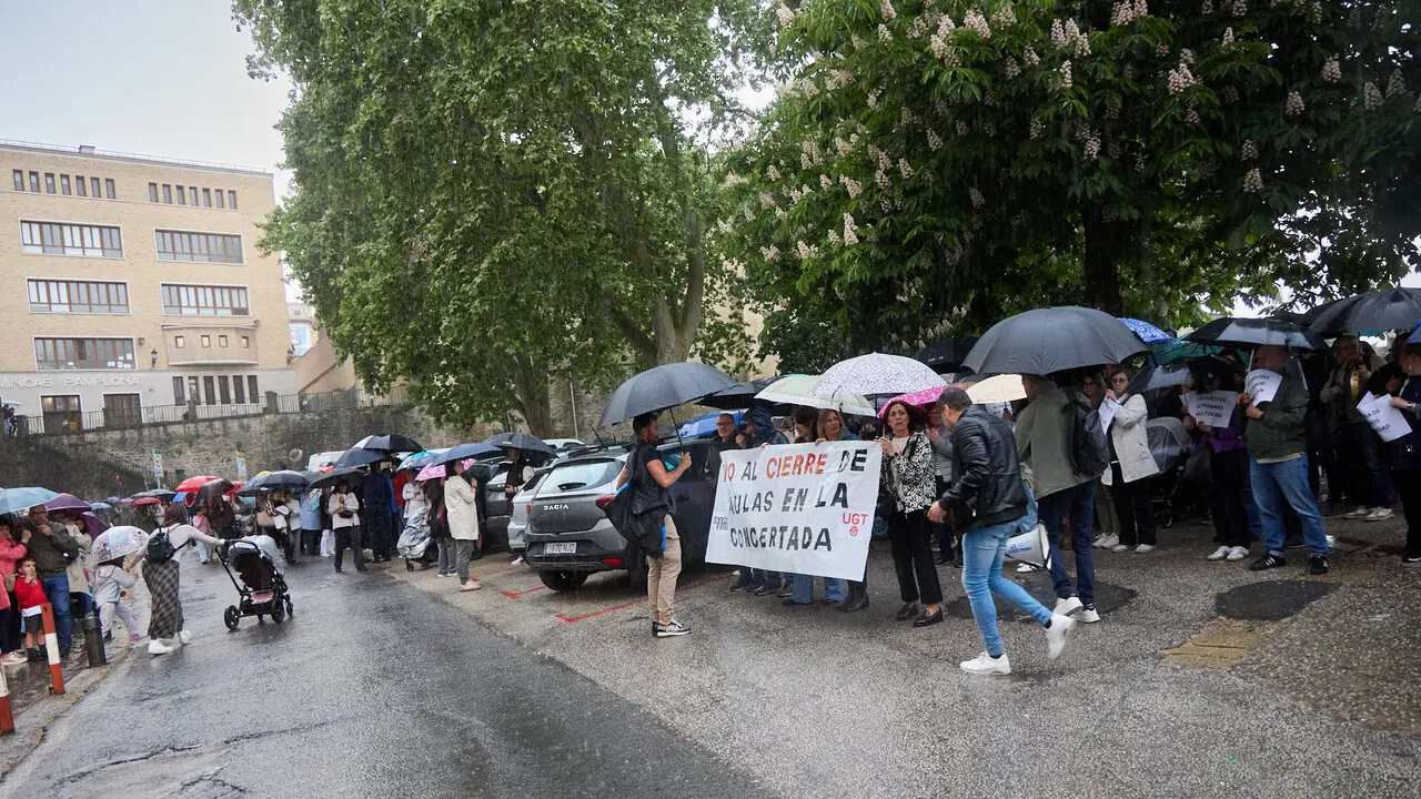 La Federaci&oacute;n de Servicios P&uacute;blicos de UGT Navarra y SEPNA convocan una concentraci&oacute;n para rechazar el cierre de catorce aulas de Educaci&oacute;n Concertada de Educaci&oacute;n Infantil. NAVARRA.COM