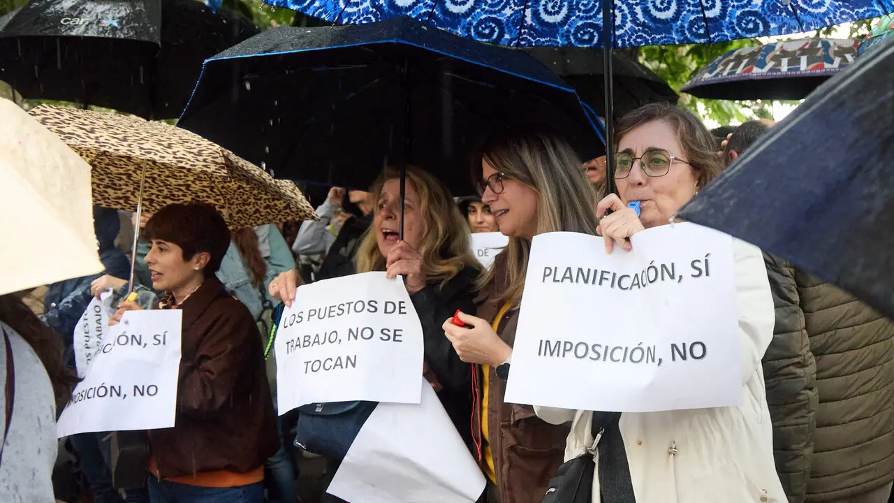 La Federaci&oacute;n de Servicios P&uacute;blicos de UGT Navarra y SEPNA convocan una concentraci&oacute;n para rechazar el cierre de catorce aulas de Educaci&oacute;n Concertada de Educaci&oacute;n Infantil. NAVARRA.COM