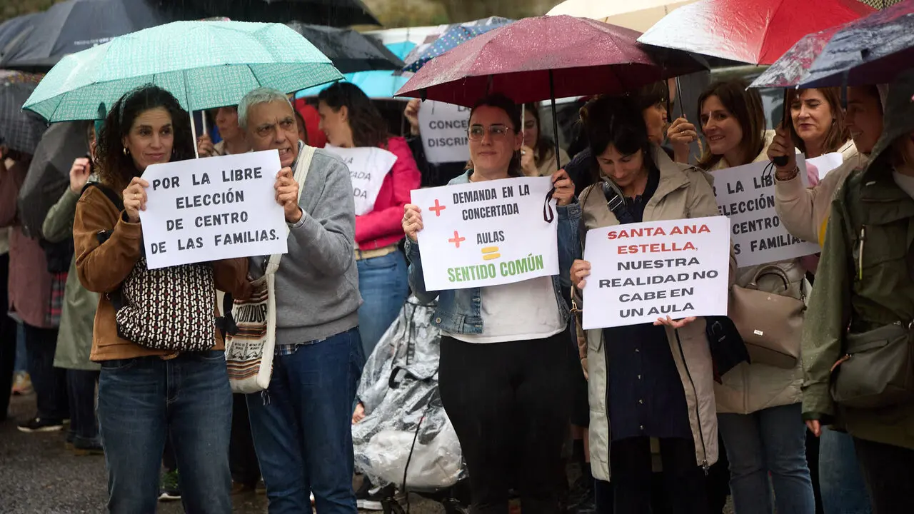 La Federaci&oacute;n de Servicios P&uacute;blicos de UGT Navarra y SEPNA convocan una concentraci&oacute;n para rechazar el cierre de catorce aulas de Educaci&oacute;n Concertada de Educaci&oacute;n Infantil. NAVARRA.COM