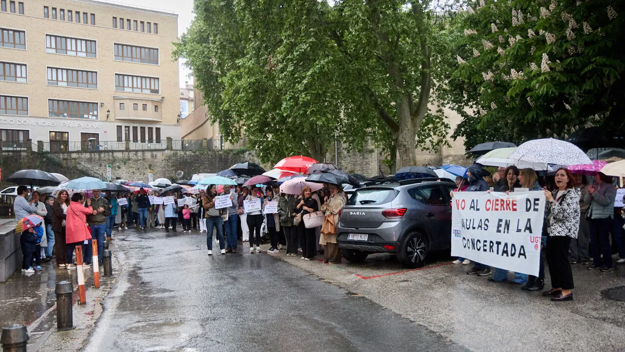 La Federaci&oacute;n de Servicios P&uacute;blicos de UGT Navarra y SEPNA convocan una concentraci&oacute;n para rechazar el cierre de catorce aulas de Educaci&oacute;n Concertada de Educaci&oacute;n Infantil. NAVARRA.COM