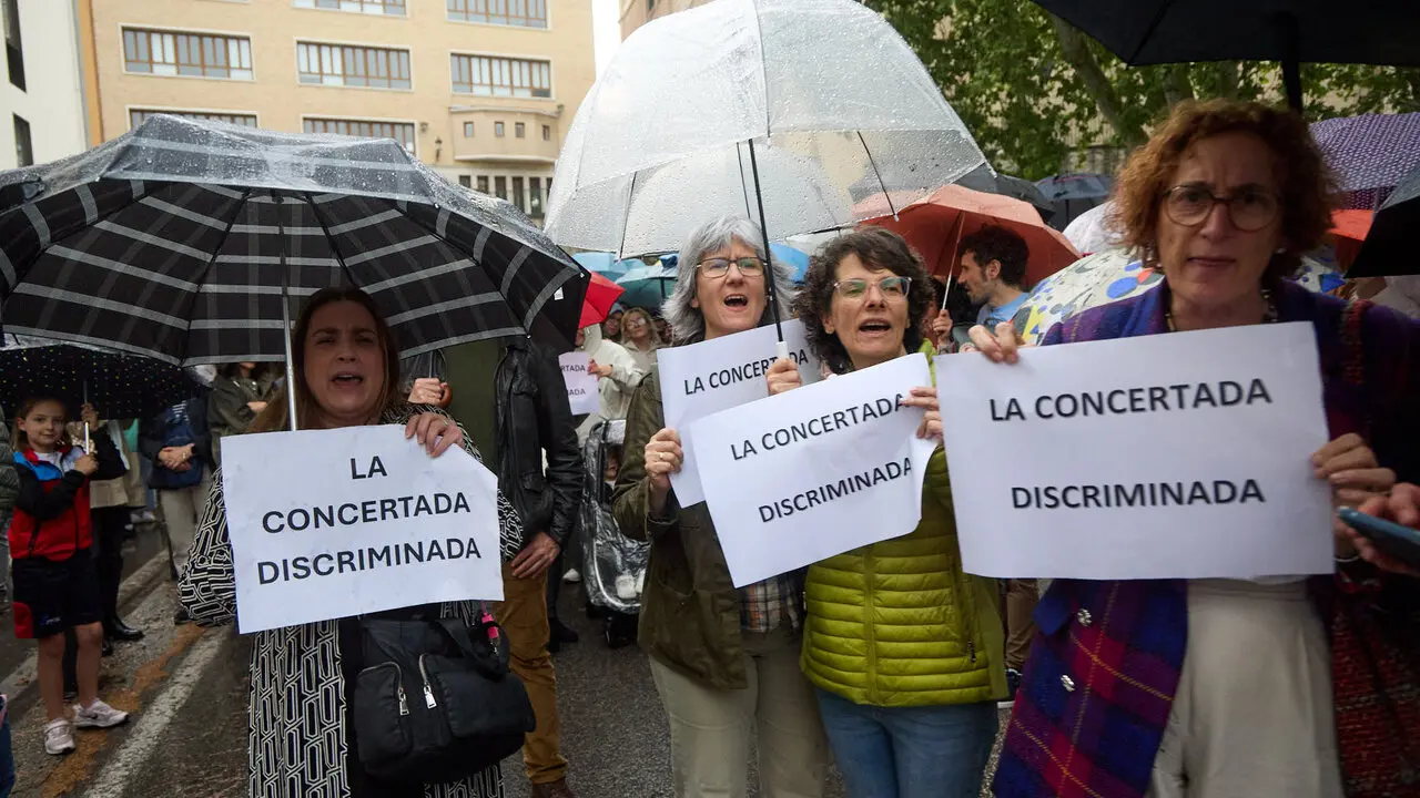 La Federaci&oacute;n de Servicios P&uacute;blicos de UGT Navarra y SEPNA convocan una concentraci&oacute;n para rechazar el cierre de catorce aulas de Educaci&oacute;n Concertada de Educaci&oacute;n Infantil. NAVARRA.COM