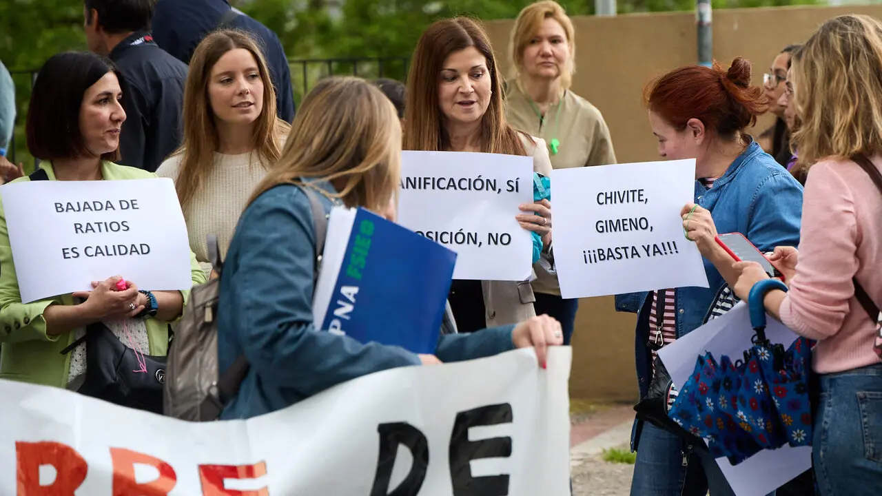 La Federaci&oacute;n de Servicios P&uacute;blicos de UGT Navarra y SEPNA convocan una concentraci&oacute;n para rechazar el cierre de catorce aulas de Educaci&oacute;n Concertada de Educaci&oacute;n Infantil. NAVARRA.COM