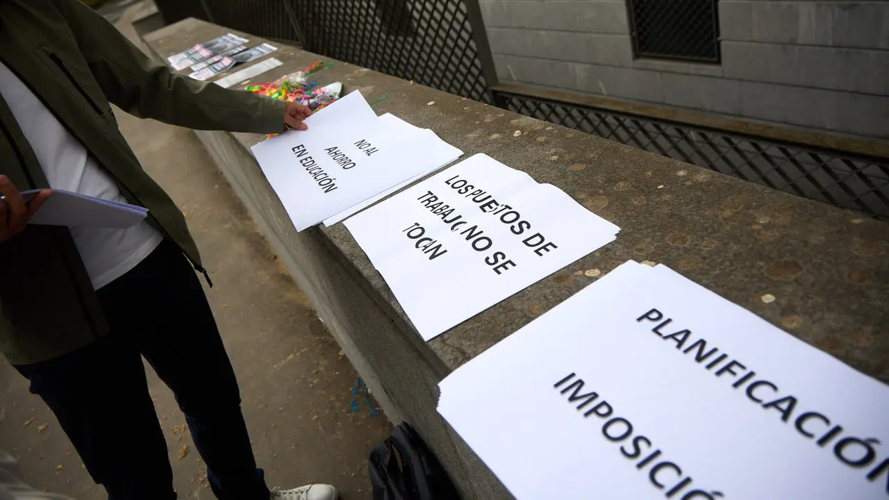 La Federaci&oacute;n de Servicios P&uacute;blicos de UGT Navarra y SEPNA convocan una concentraci&oacute;n para rechazar el cierre de catorce aulas de Educaci&oacute;n Concertada de Educaci&oacute;n Infantil. NAVARRA.COM