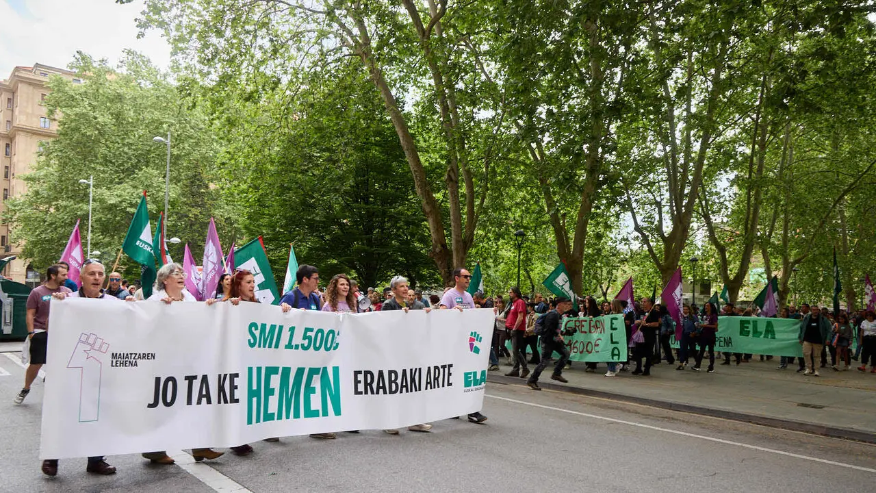 Manifestaci&oacute;n del sindicato ELA con motivo del Primero de Mayo. NAVARRA.COM