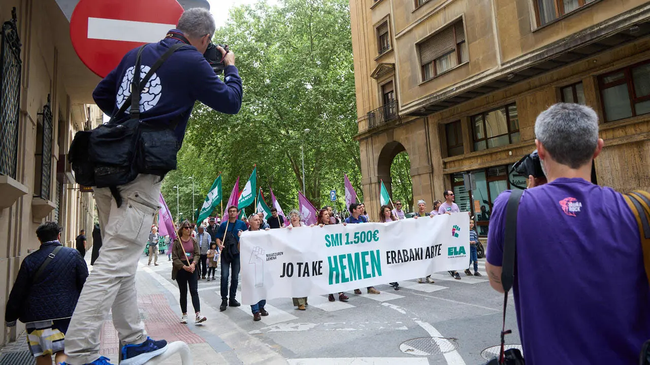 Manifestaci&oacute;n del sindicato ELA con motivo del Primero de Mayo. NAVARRA.COM