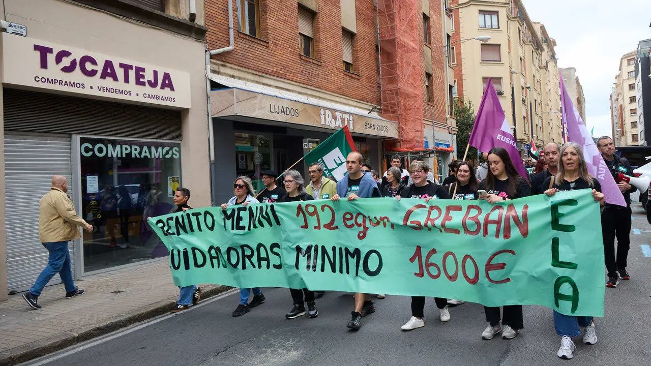 Manifestaci&oacute;n del sindicato ELA con motivo del Primero de Mayo. NAVARRA.COM
