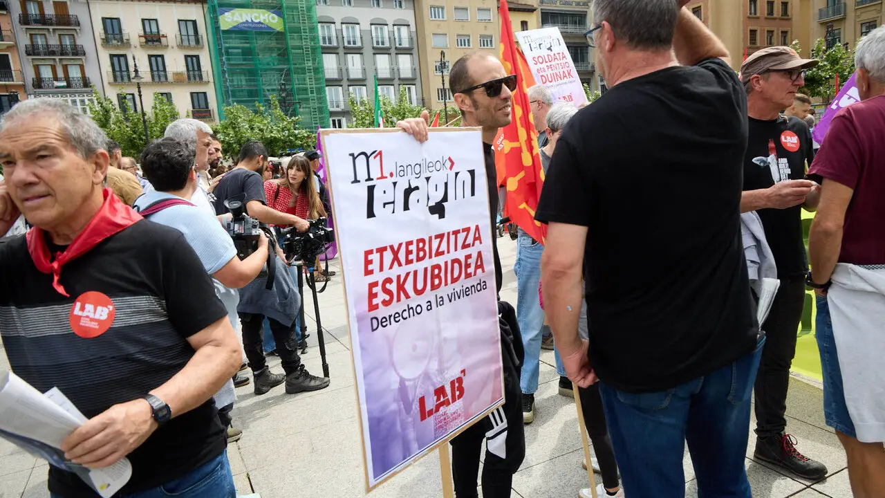 Manifestaci&oacute;n del sindicato LAB con motivo del Primero de Mayo. NAVARRA.COM