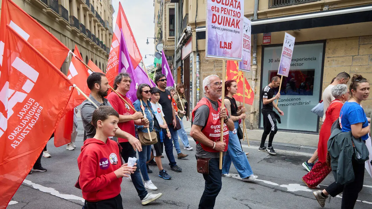 Manifestaci&oacute;n del sindicato LAB con motivo del Primero de Mayo. NAVARRA.COM