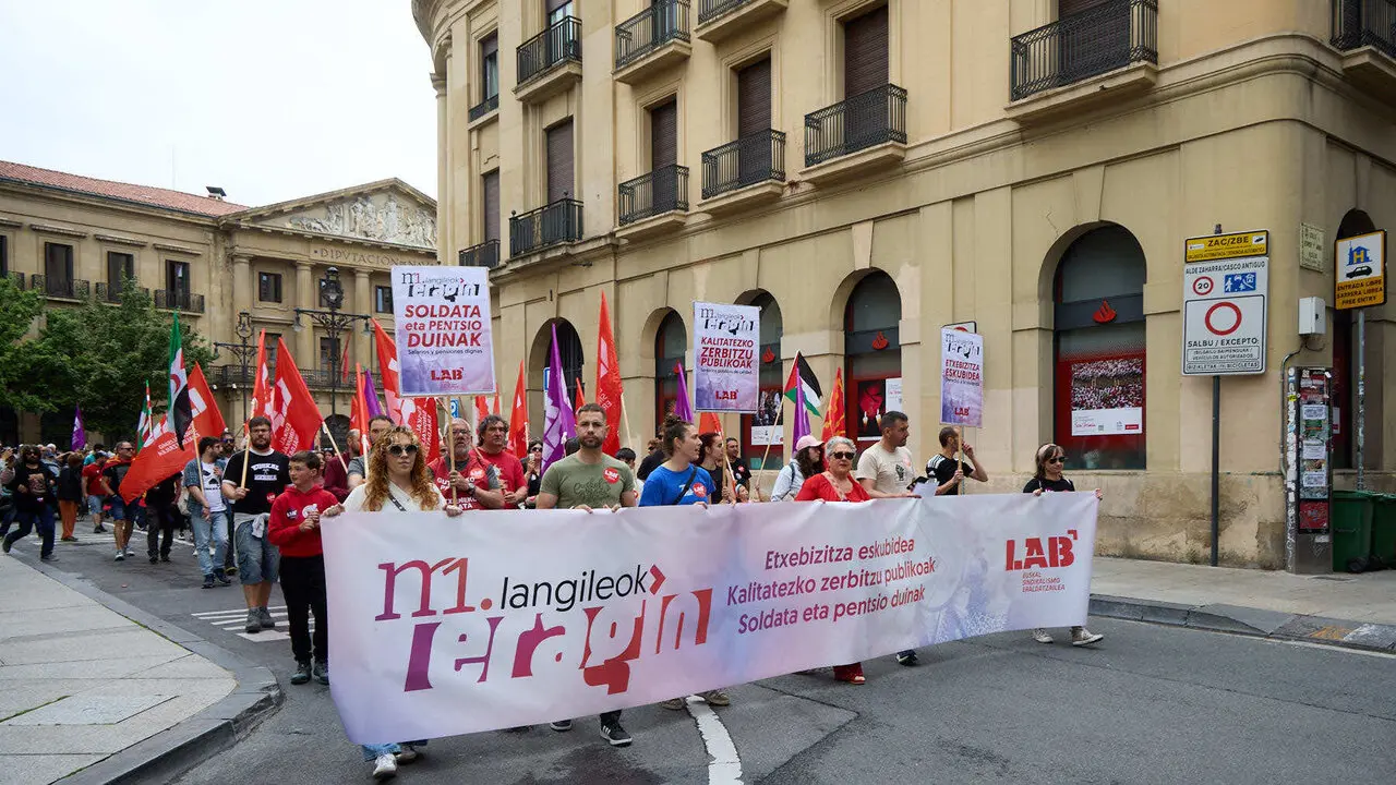 Manifestaci&oacute;n del sindicato LAB con motivo del Primero de Mayo. NAVARRA.COM