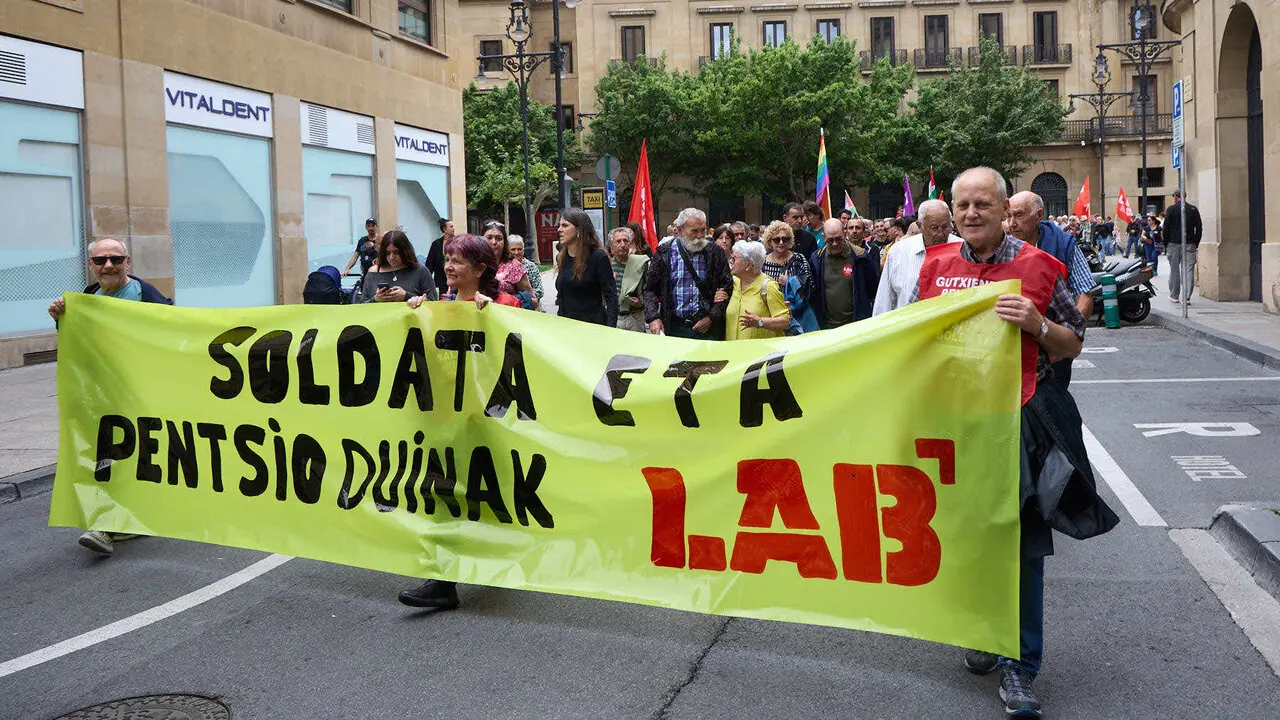 Manifestaci&oacute;n del sindicato LAB con motivo del Primero de Mayo. NAVARRA.COM