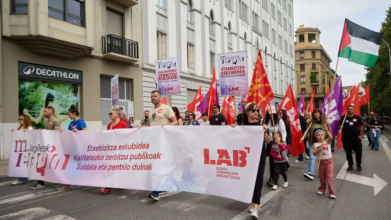 Manifestaci&oacute;n del sindicato LAB con motivo del Primero de Mayo. NAVARRA.COM