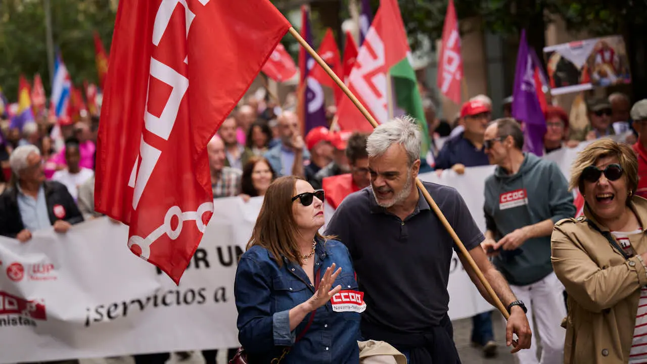 UGT y CCOO se manifiestan con motivo del Primero de Mayo bajo el lema 'Derechos, no trincheras. Salarios, vivienda y democracia'. PABLO LASAOSA