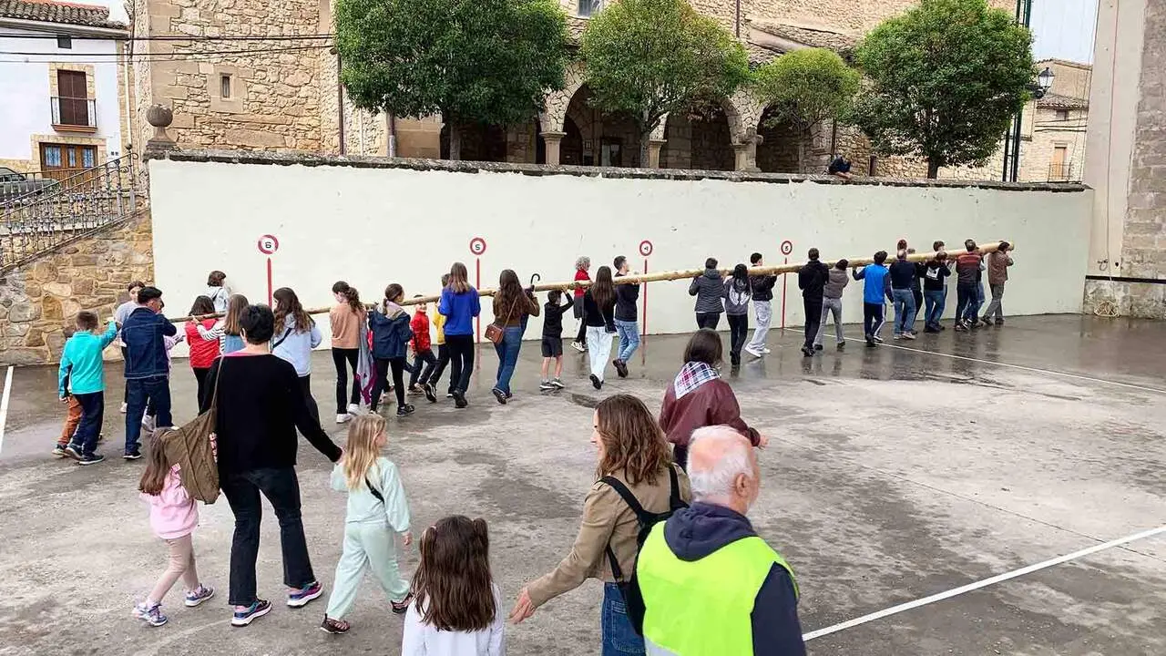 Murieta celebra la fiesta del 'mayo' con una chistorrada popular. Navarra.com